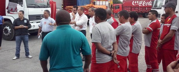 SINCOCAPRO com trabalhadores da York Dist. em assembleia