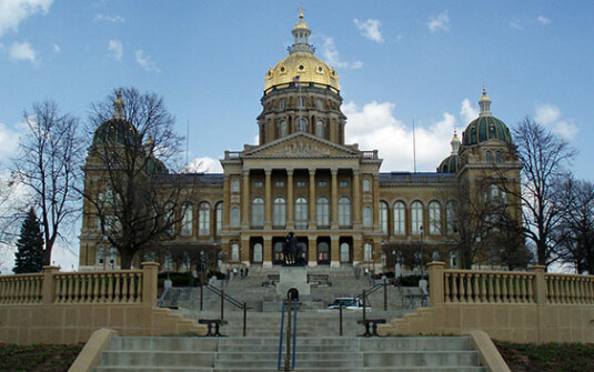 Notícia – Senado do estado de Iowa (EUA) libera trabalho infantil