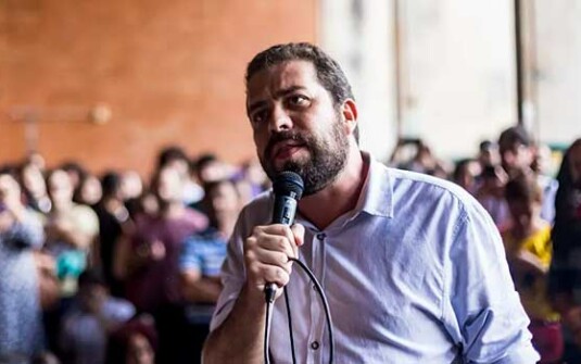 Notícia – Acabar com a escala 6×1 é prioridade do governo, afirma Boulos