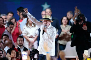 Notícia – PT oficializa chapa Lula-Alckmin para as eleições